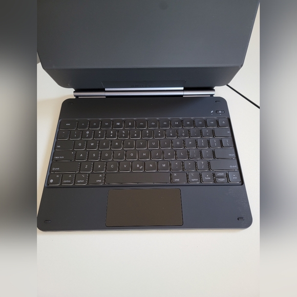 Black ESR Magnetic Keyboard Case Rebound Series - Picture 2 of 8